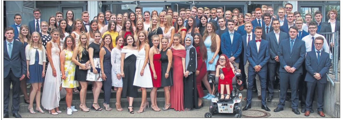 96 Schüler meistern Abitur am Marie-Curie-Gymnasium und feiern mit Ball
