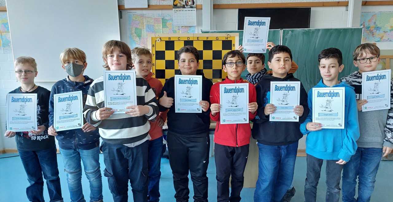 Zwölf Bauerndiplome vergeben: Erste Erfolge für die Teilnehmer der Schach-AG