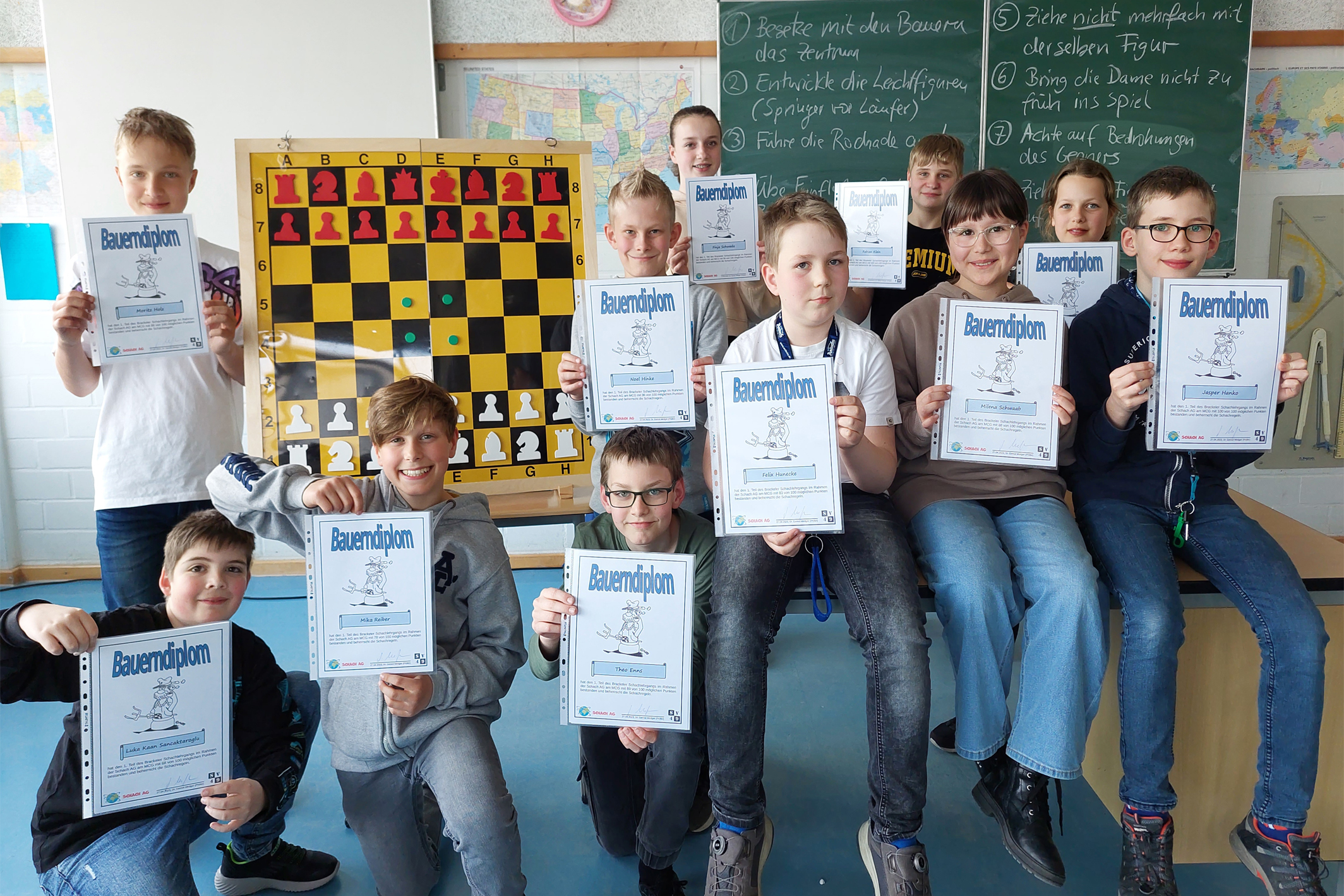 Anfängergruppe der Schach AG hat das Ziel erreicht: Alle schaffen das Bauerndiplom!