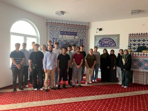 In der Haci Bayram Veli Moschee wurden die Schüler:innen der Q1 herzlich willkommen geheißen.