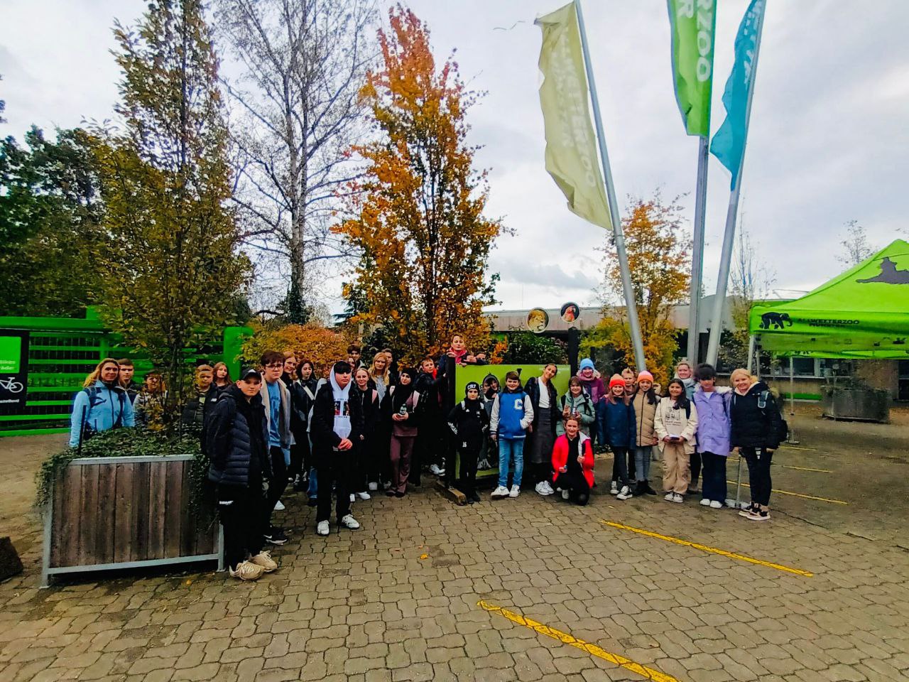 Gemeinschaft macht Freude: Die DaZ-Schüler:innen unternahmen mit Klassenfreunden einen Ausflug in den Münsteraner Zoo