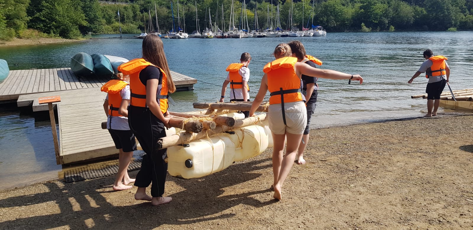 Die neue EF genießt ihren Team-Tag am Sorpesee