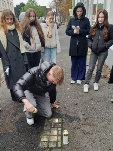 SuS reinigen Stolpersteine