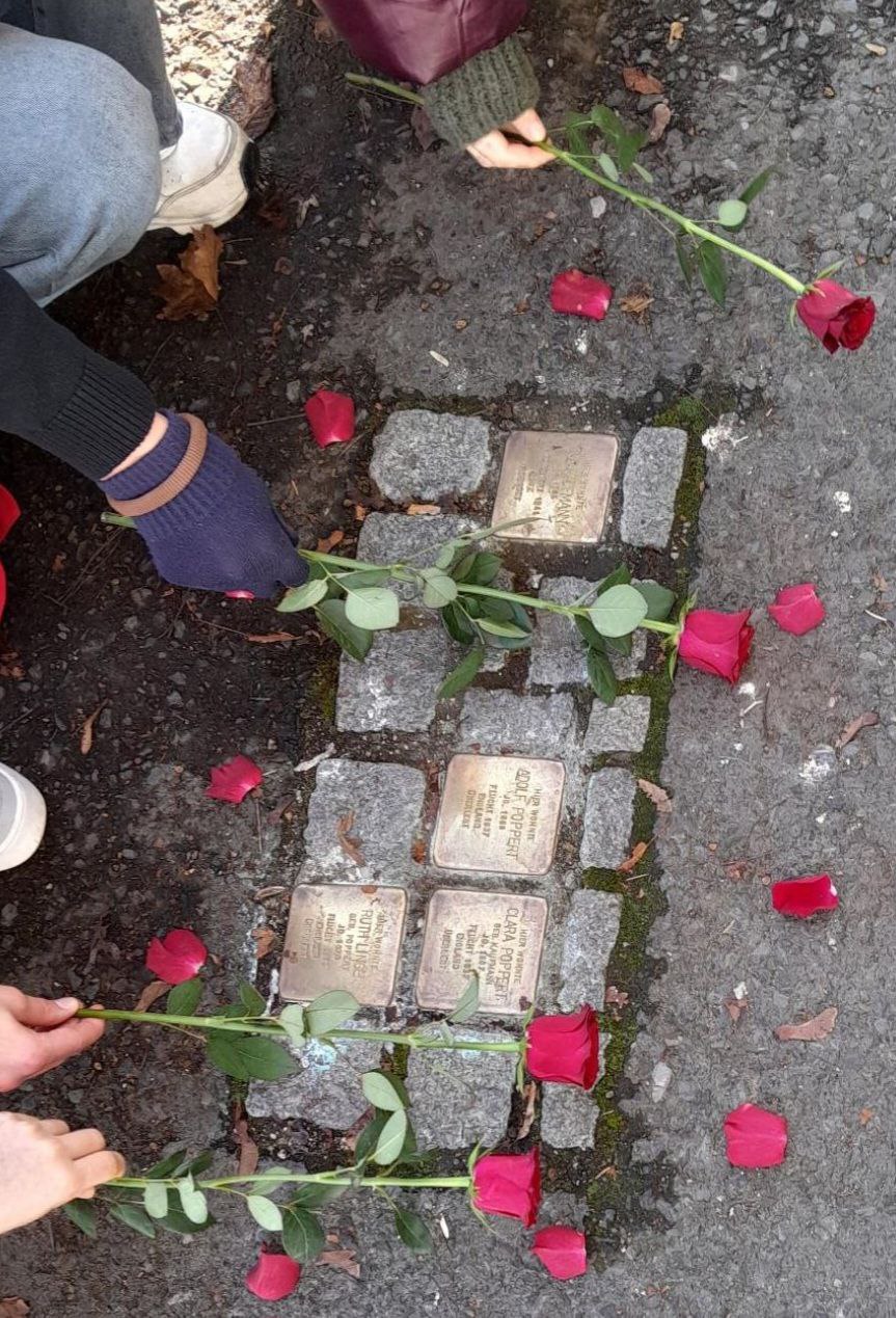 Gedenken an die Pogromnacht 1938 – Die Klasse 10a des MCG ehrt die jüdischen Bürger:innen Bönens