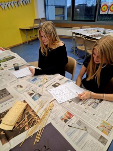 ...Hier konnte der eigene Name in Hieroglyphenschrift auf Papyrus geschrieben werden.