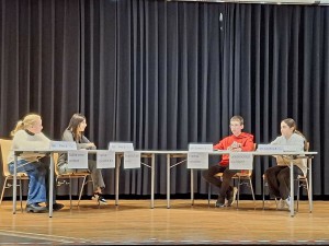 Beeindruckend war die Vorführung von Jugend debattiert durch Schuler:innen aus dem 7. Jhrg. So gelingen Diskussionen und Debatten.