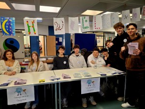 Das gutgelaunte Team der Jgstf. 10 bot Führungen durch die Schule und alle Räumlichkeiten an.