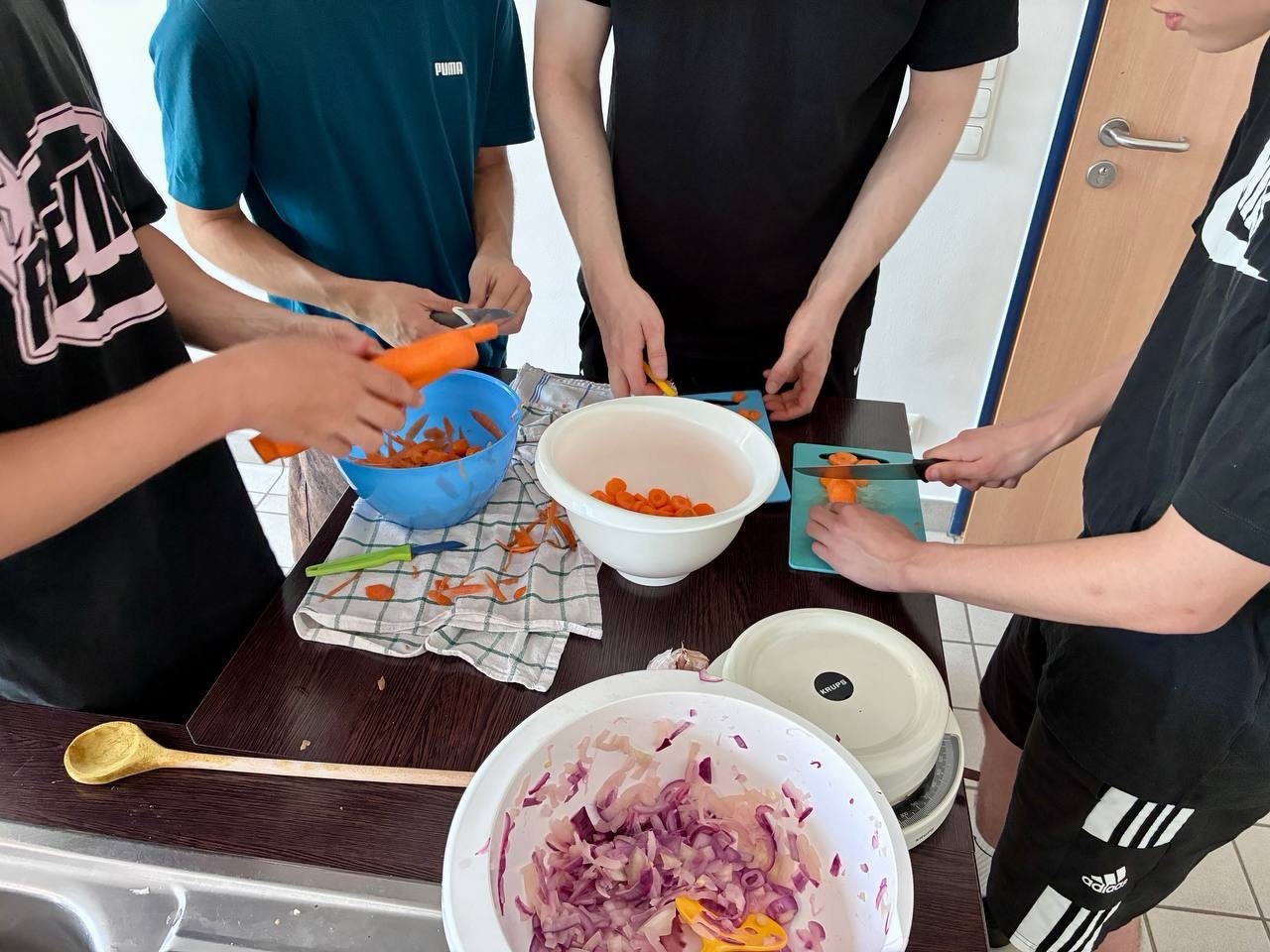 MCG-Schülerinnen und Schüler kochen nachhaltig